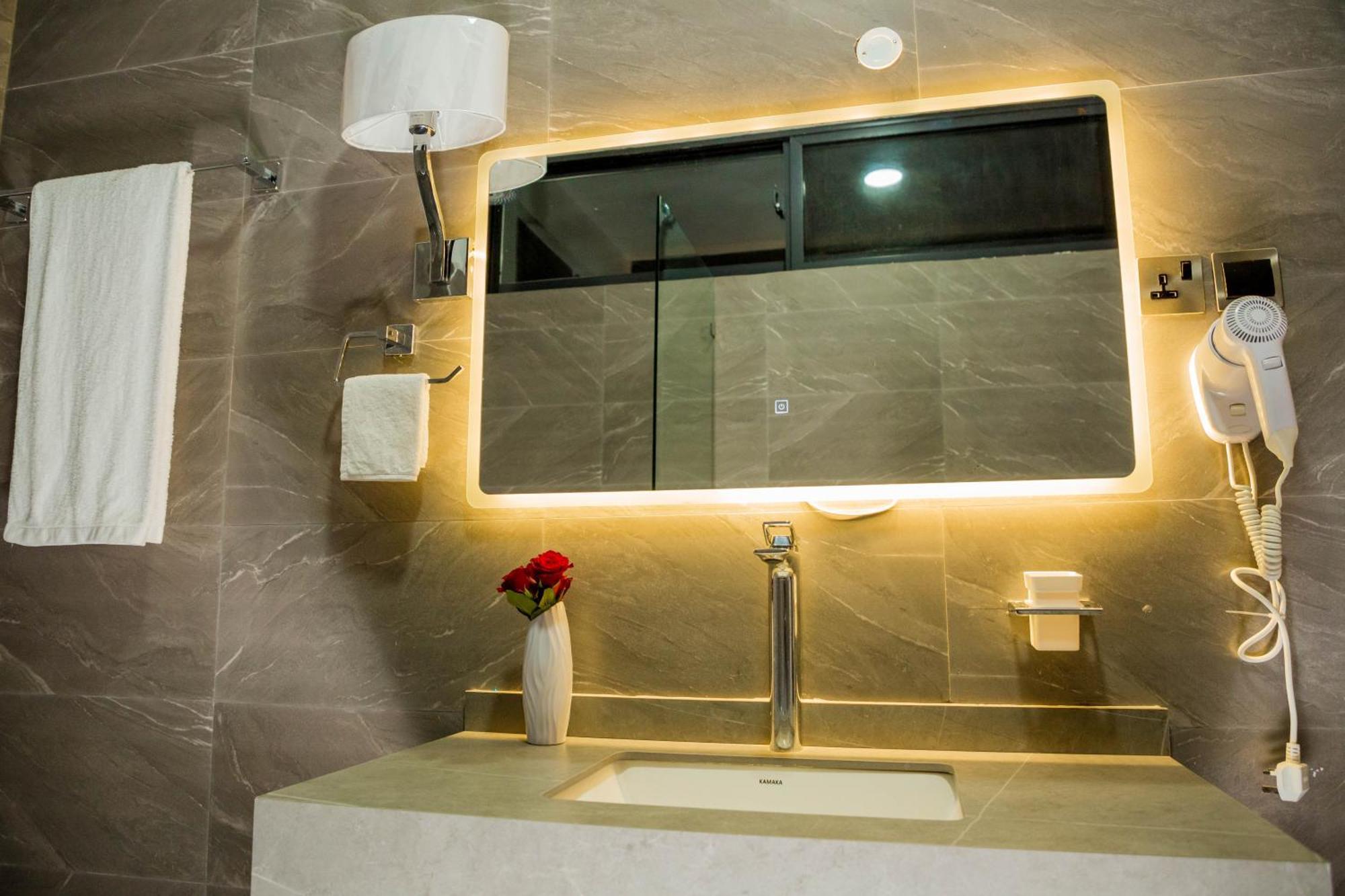 Shose Farmhouse Chalets & Campsite Moshi Bagian luar foto