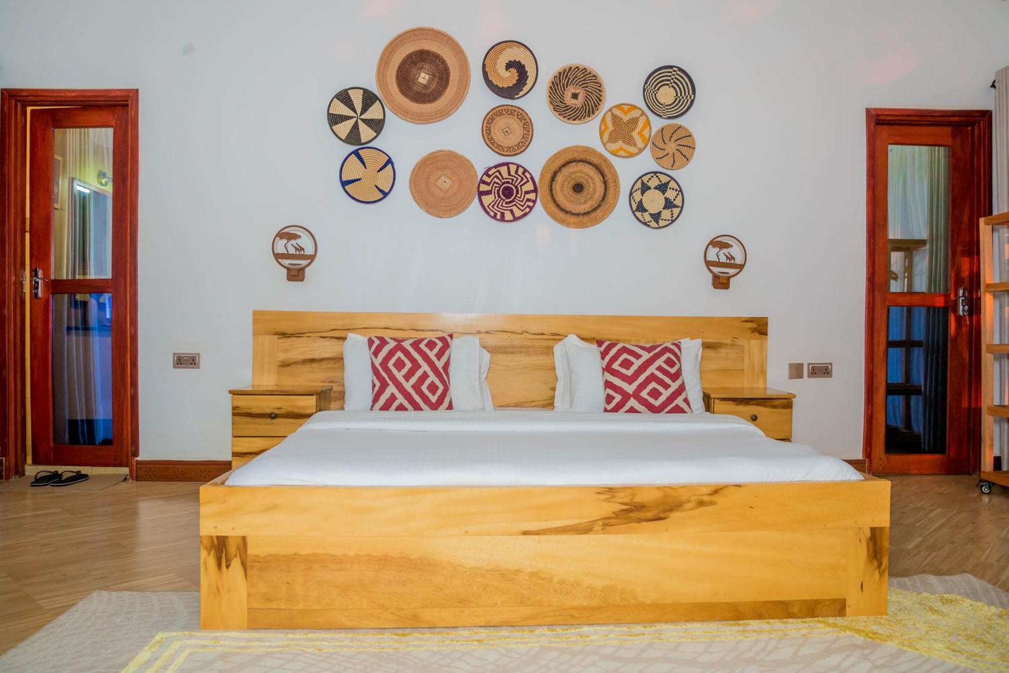 Shose Farmhouse Chalets & Campsite Moshi Bagian luar foto